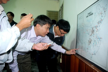 Người[-]dân[-]Đà[-]Nẵng[-]rất[-]quan[-]tâm[-]đến[-]các[-]bản[-]đồ[-]và[-]atlas[-]này